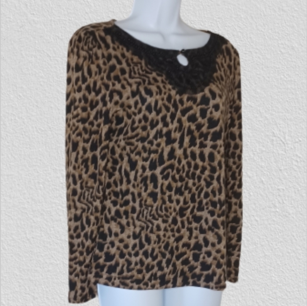 East 5th Animal Print Key hole Sweater, SP